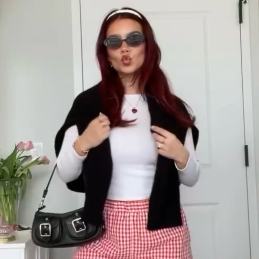 BRAND NEW - Red Plaid Ruffle Shorts (Medium) - Picture 6 of 7